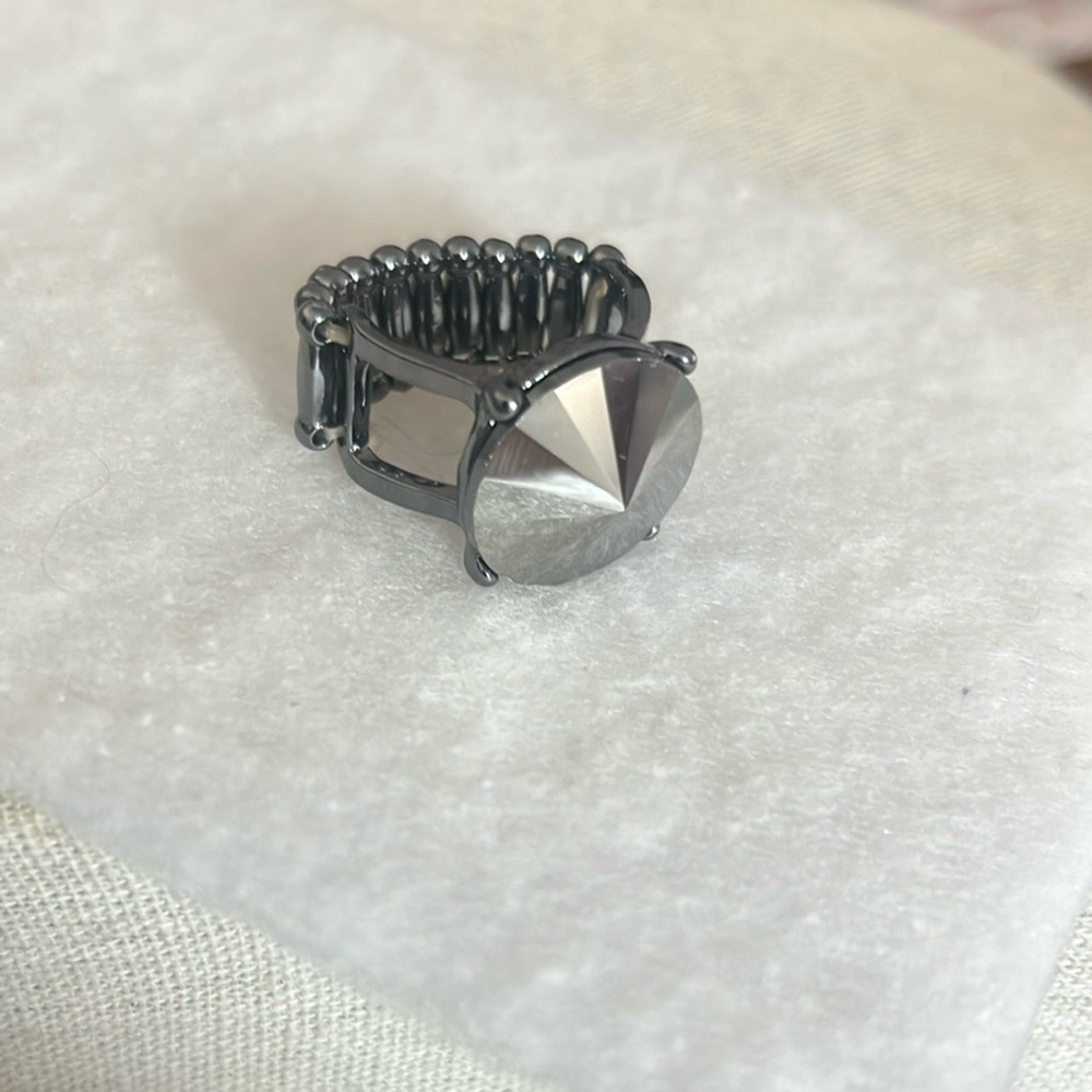 Chic Silver Pyramid Ring